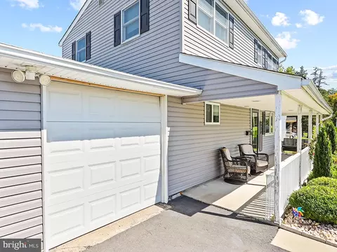 Exterior - 10 Apricot Ln, Levittown, PA 19055 photo 3 of 7