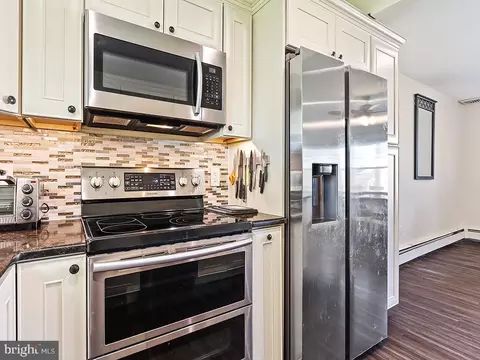 Kitchen - 10 Apricot Ln, Levittown, PA 19055 photo 4 of 4