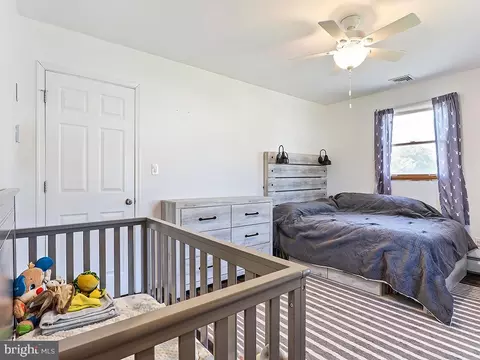 Bedroom - 10 Apricot Ln, Levittown, PA 19055 photo 5 of 8