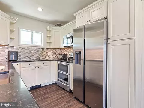 Kitchen - 10 Apricot Ln, Levittown, PA 19055 photo 2 of 4