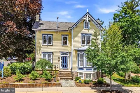 80 W Bridge St, New Hope, PA 18938