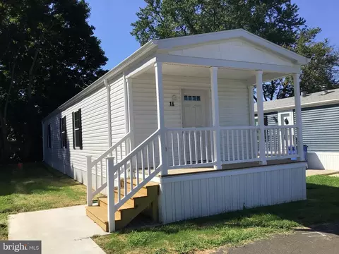 16 Kennedy Dr, Morrisville, PA 19067