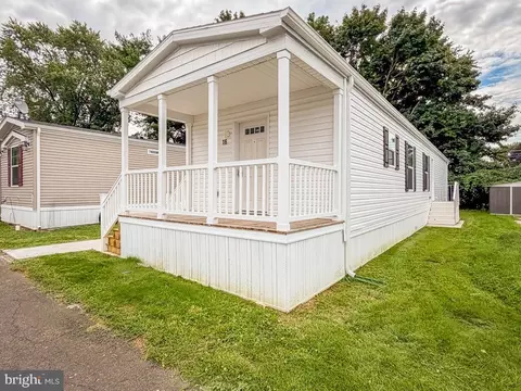 16 Kennedy Dr, Fairless Hills, PA 19030