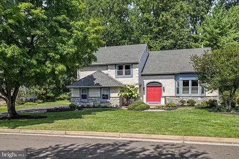 13 Snapdragon Dr, Newtown, PA 18940