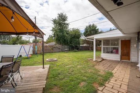 35 Spiral Ln, Levittown, PA 19055