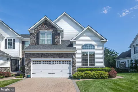 12 Brown Ln, Newtown, PA 18940