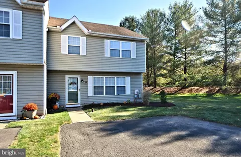 19 Jennifer Dr, Chalfont, PA 18914