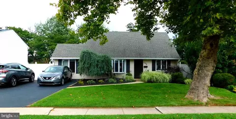 105 Queen Lily Rd, Levittown, PA 19057