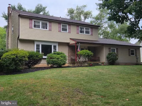 985 Garey Dr, Yardley, PA 19067