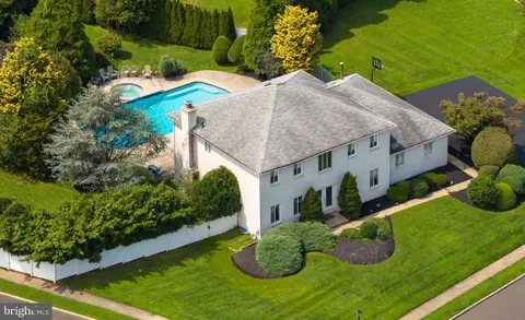 20 Summer Pl, Huntingdon Valley, PA 19006