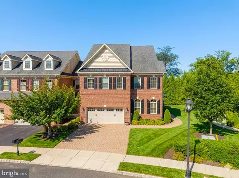 209 Saint James Dr, Langhorne, PA 19047