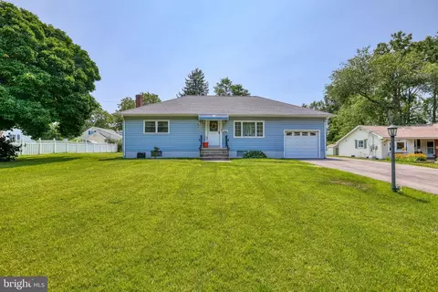 240 Walnut Ln, Yardley, PA 19067