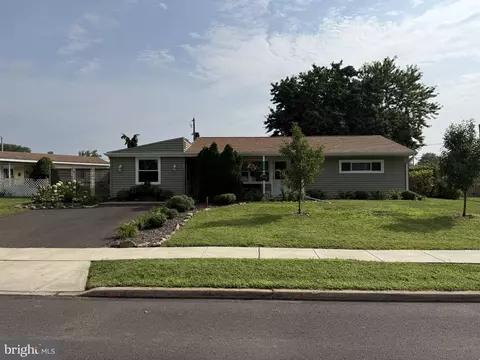 129 Dogwood Dr, Levittown, PA 19055