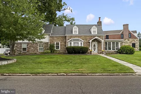 79 Manor Cir, Bristol, PA 19007