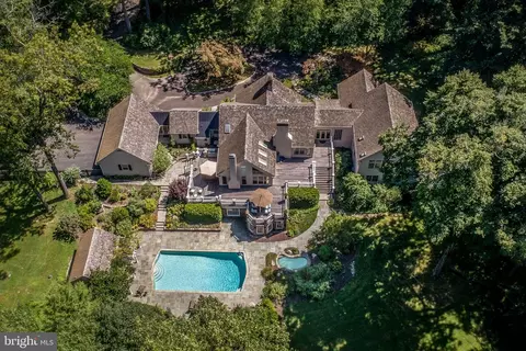 6731 Paxson Rd, New Hope, PA 18938