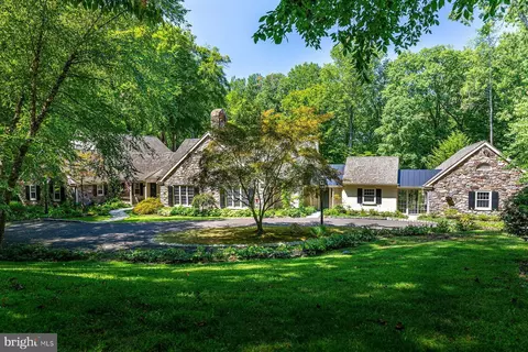 6731 Paxson Rd, New Hope, PA 18938