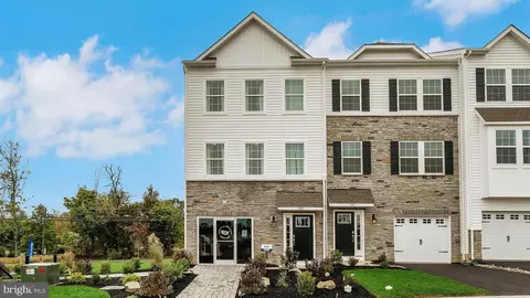 328 Lantern Ct, Sellersville, PA 18960