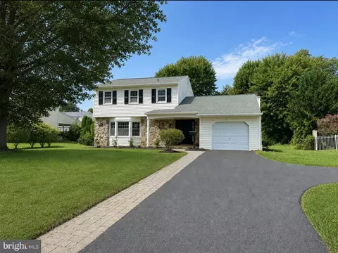 884 Stirrup Ln, Warrington, PA 18976