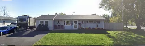2 Idlewild Rd, Levittown, PA 19057
