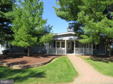 497 Goldenrod Xing W, New Hope, PA 18938