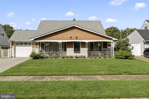 189 Kenwood Dr S, Levittown, PA 19055