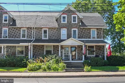 628 E Broad St, Quakertown, PA 18951