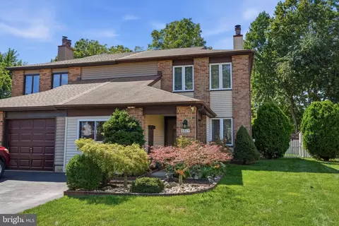 6625 Senator Ln, Bensalem, PA 19020