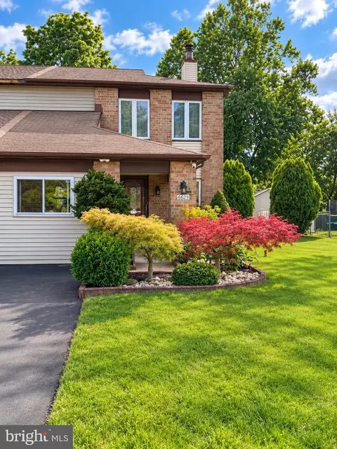 6625 Senator Ln, Bensalem, PA 19020