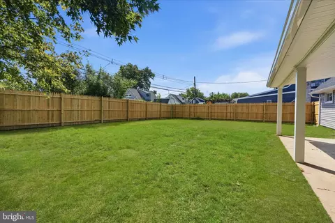 Exterior - 32 Iris Rd, Levittown, PA 19057 photo 4 of 5