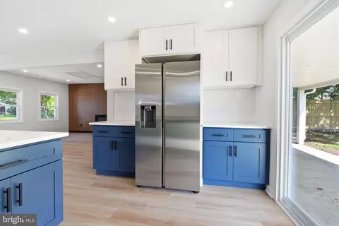 Kitchen - 32 Iris Rd, Levittown, PA 19057 photo 5 of 5