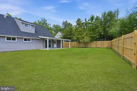 Exterior - 32 Iris Rd, Levittown, PA 19057 photo 5 of 5