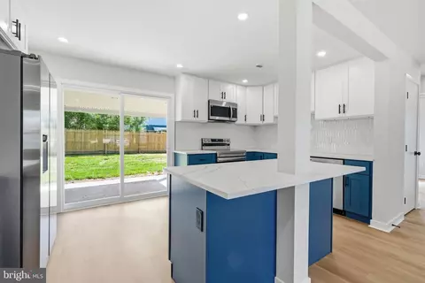 Kitchen - 32 Iris Rd, Levittown, PA 19057 photo 2 of 5