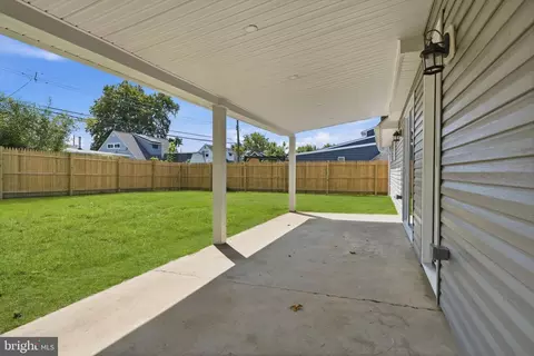Exterior - 32 Iris Rd, Levittown, PA 19057 photo 3 of 5
