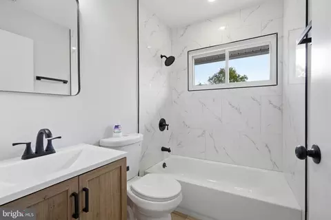 Bath - 32 Iris Rd, Levittown, PA 19057 photo 1 of 2