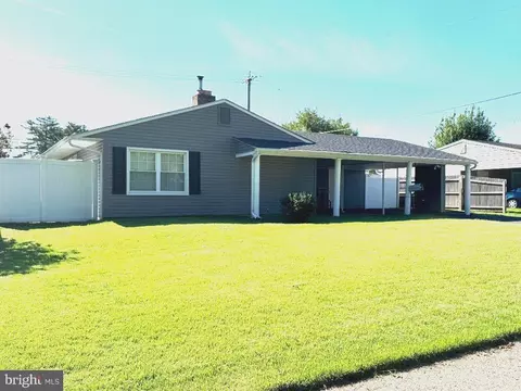 36 Forest Ln, Levittown, PA 19055