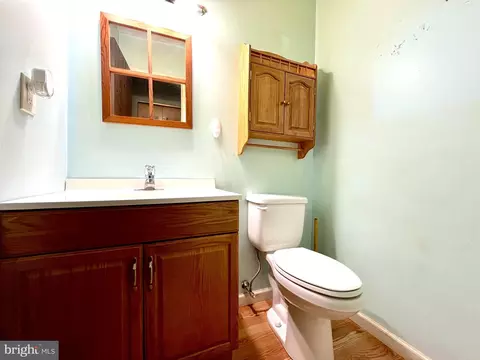 Bath - 903 Clover Pl, Warminster, PA 18974 photo 1 of 2