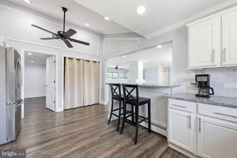 Entry Way - 48 Beechtree Rd, Levittown, PA 19057 photo 3 of 3