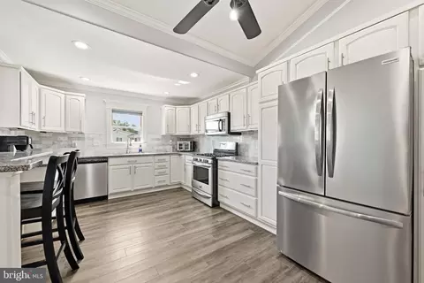 Kitchen - 48 Beechtree Rd, Levittown, PA 19057 photo 2 of 2