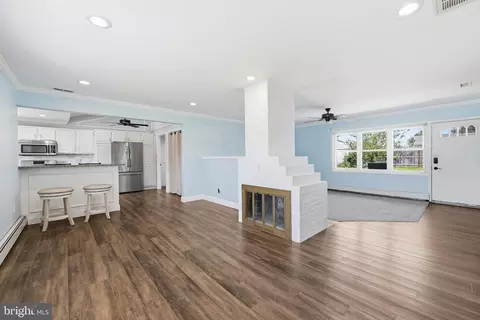 Living - 48 Beechtree Rd, Levittown, PA 19057 photo 2 of 4