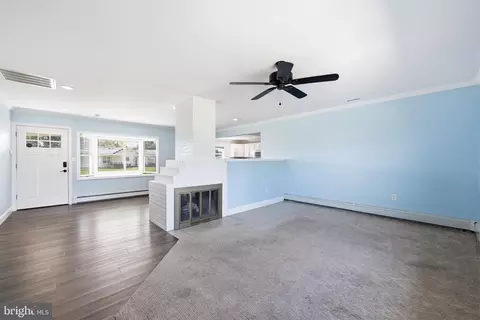 Living - 48 Beechtree Rd, Levittown, PA 19057 photo 3 of 4