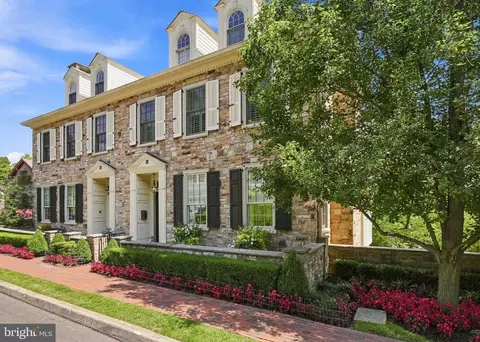 68 New St, New Hope, PA 18938