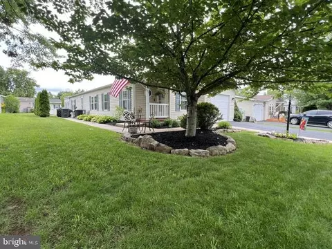 49 Canary Rd, Sellersville, PA 18960
