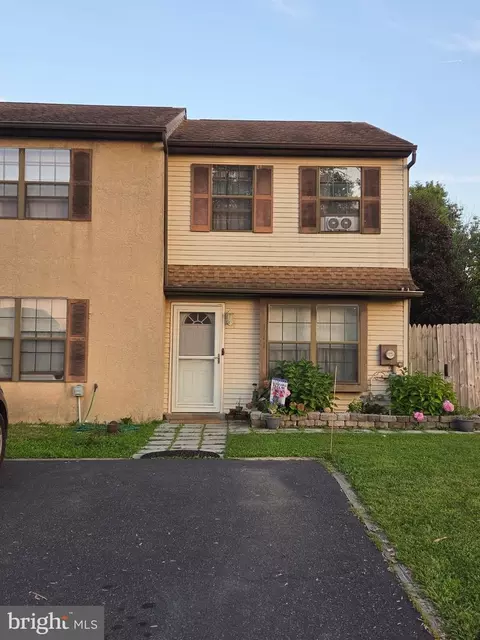 111 Cypress Dr, Quakertown, PA 18951