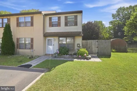 111 Cypress Dr, Quakertown, PA 18951