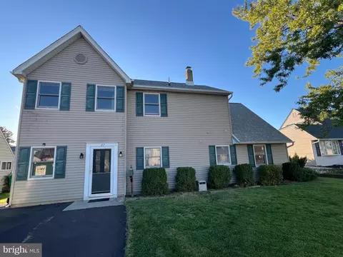 47 Neptune Ln, Levittown, PA 19054