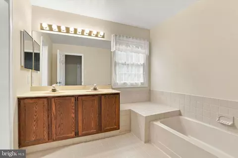 Bath - 304 Eagle Ln, Doylestown, PA 18901 photo 1 of 1