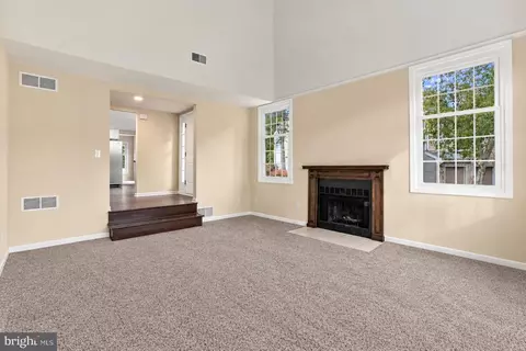 Living - 304 Eagle Ln, Doylestown, PA 18901 photo 2 of 7