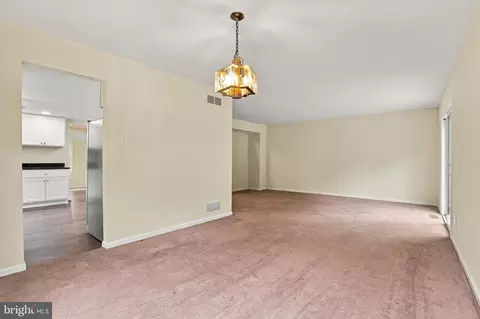 Living - 304 Eagle Ln, Doylestown, PA 18901 photo 4 of 7