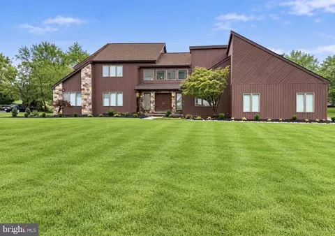 71 Hidden Cove Dr, Southampton, PA 18966