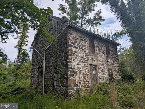 3051 Bursonville Rd, Riegelsville, PA 18077